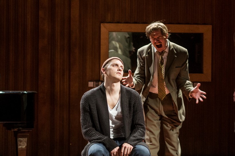 Emīls Kivlenieks un Mārtiņš Liepa izrādē "Antiņš" // Foto – Jānis Deinats